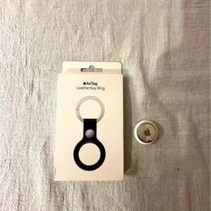 Apple Air tag and Holder New With Tags